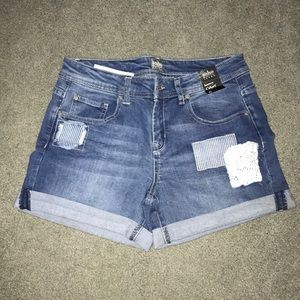 SOHO JEANS - 4-INCH BOWERY SHORTS